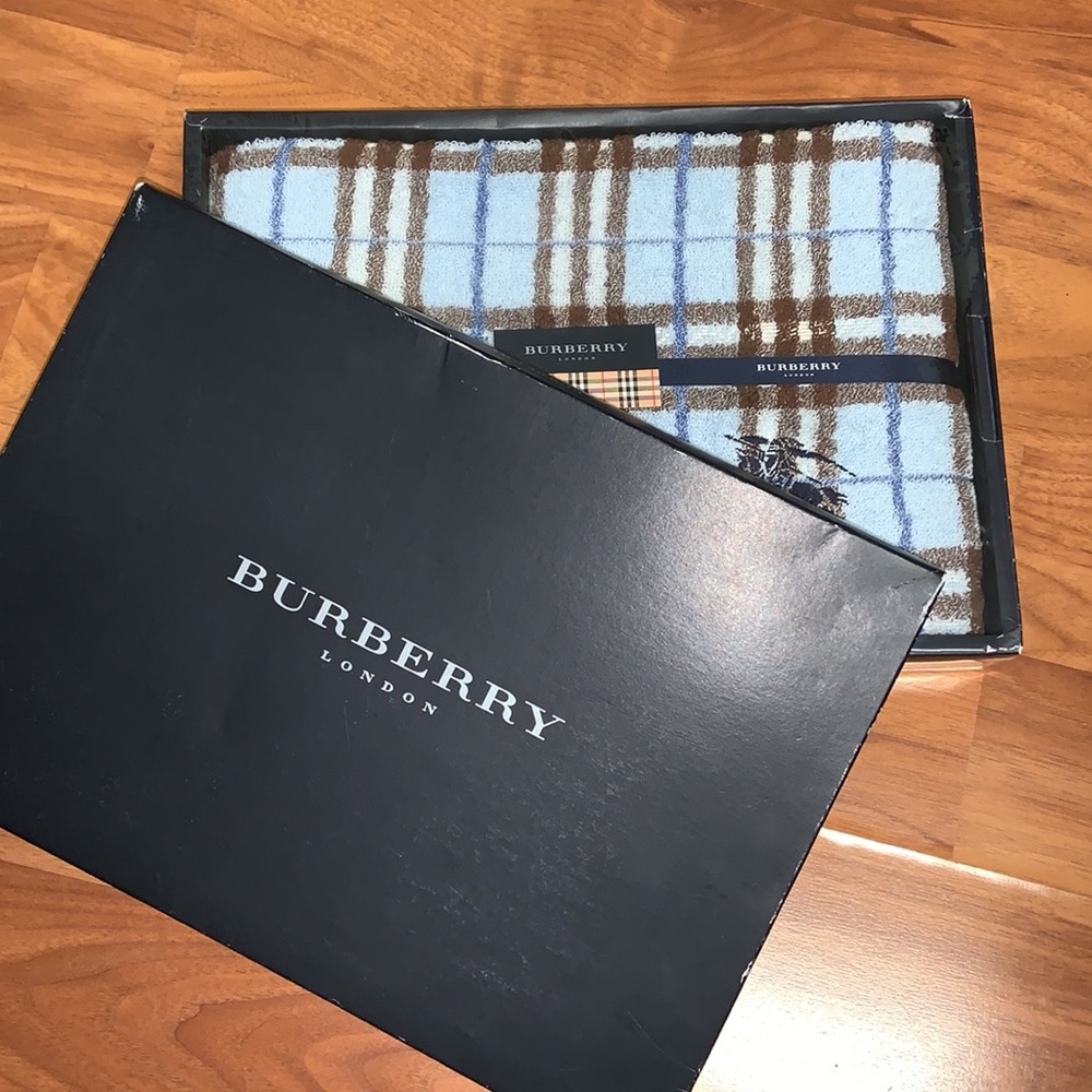 Brand New in Box Authentic Burberry Bath Towel